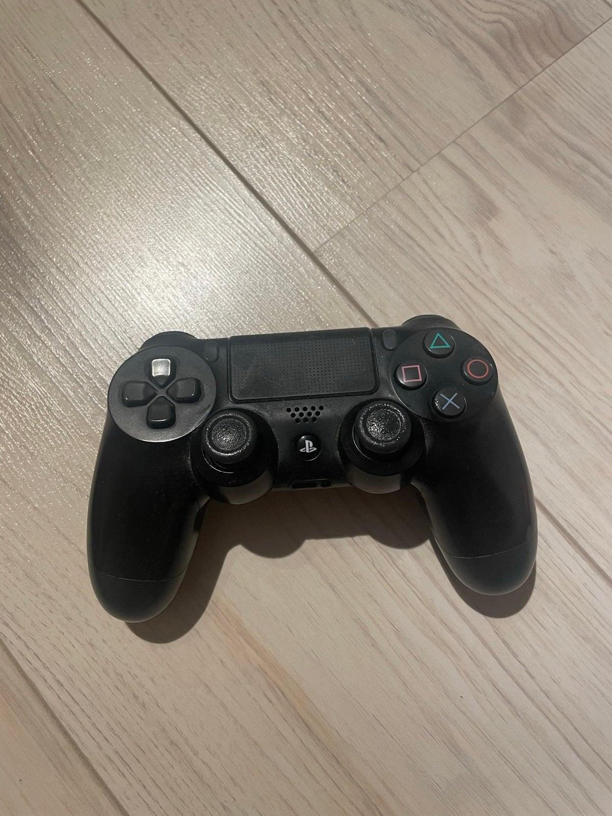 Foto 5 van Sony PlayStation 4 Slim 500GB met 1 controller