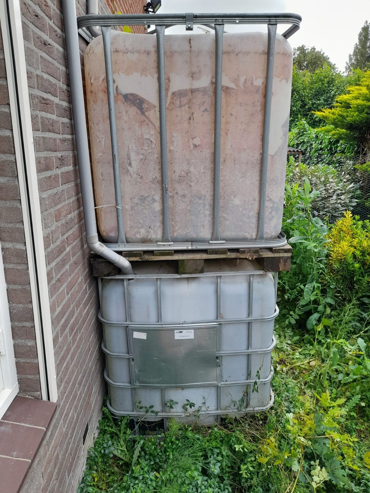 2 IBC tanks - regenwater opvangsysteem, Tuin en Terras, Regentonnen, Ophalen, Kunststof, Gebruikt, Met kraantje