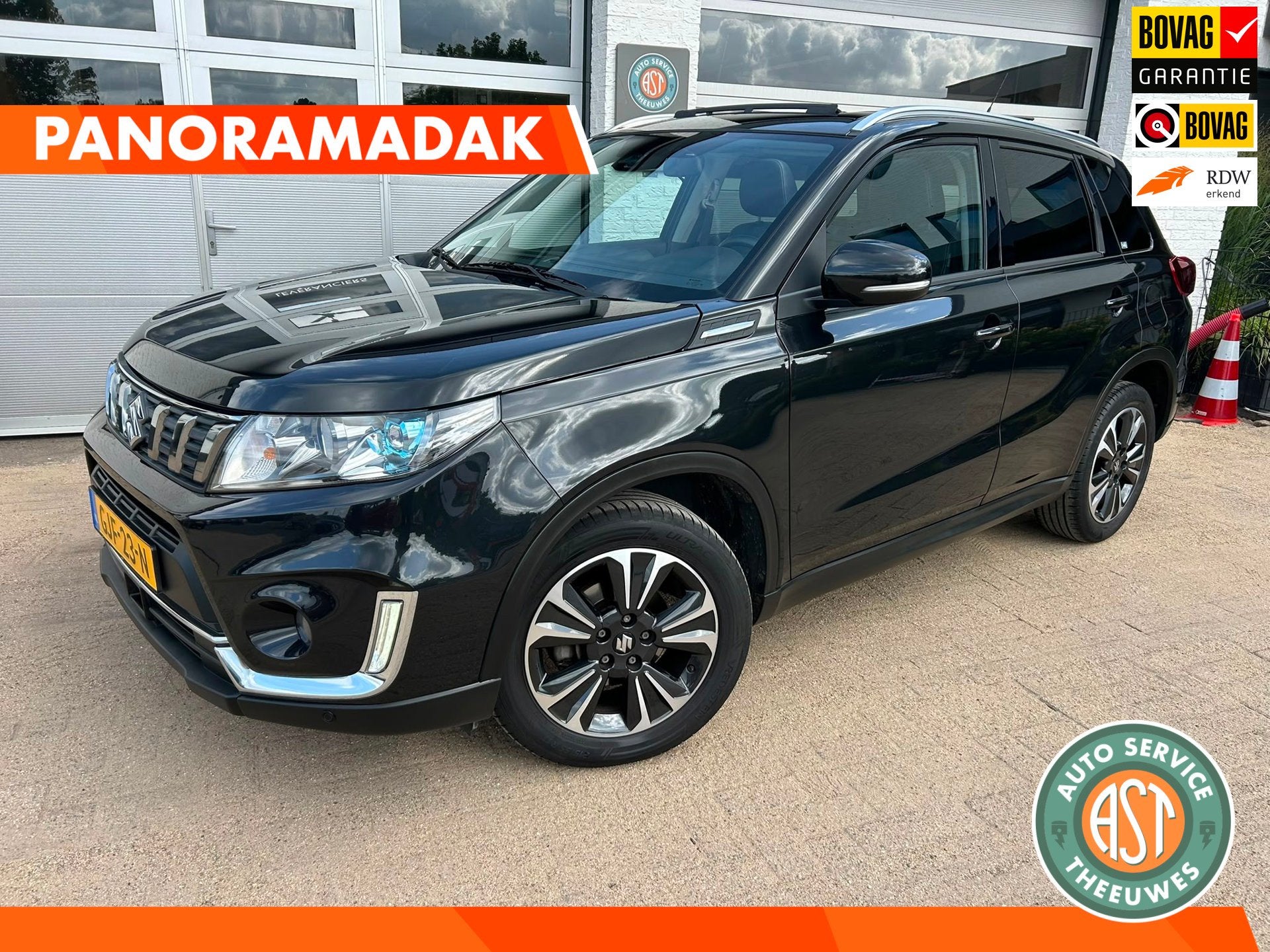 Suzuki VITARA AUTOMAAT|PANO DAK|NAVI|CAMERA|TREKHAAK 1.4 Boo, Auto's, Gebruikt, 4 cilinders, 400 kg, Zwart