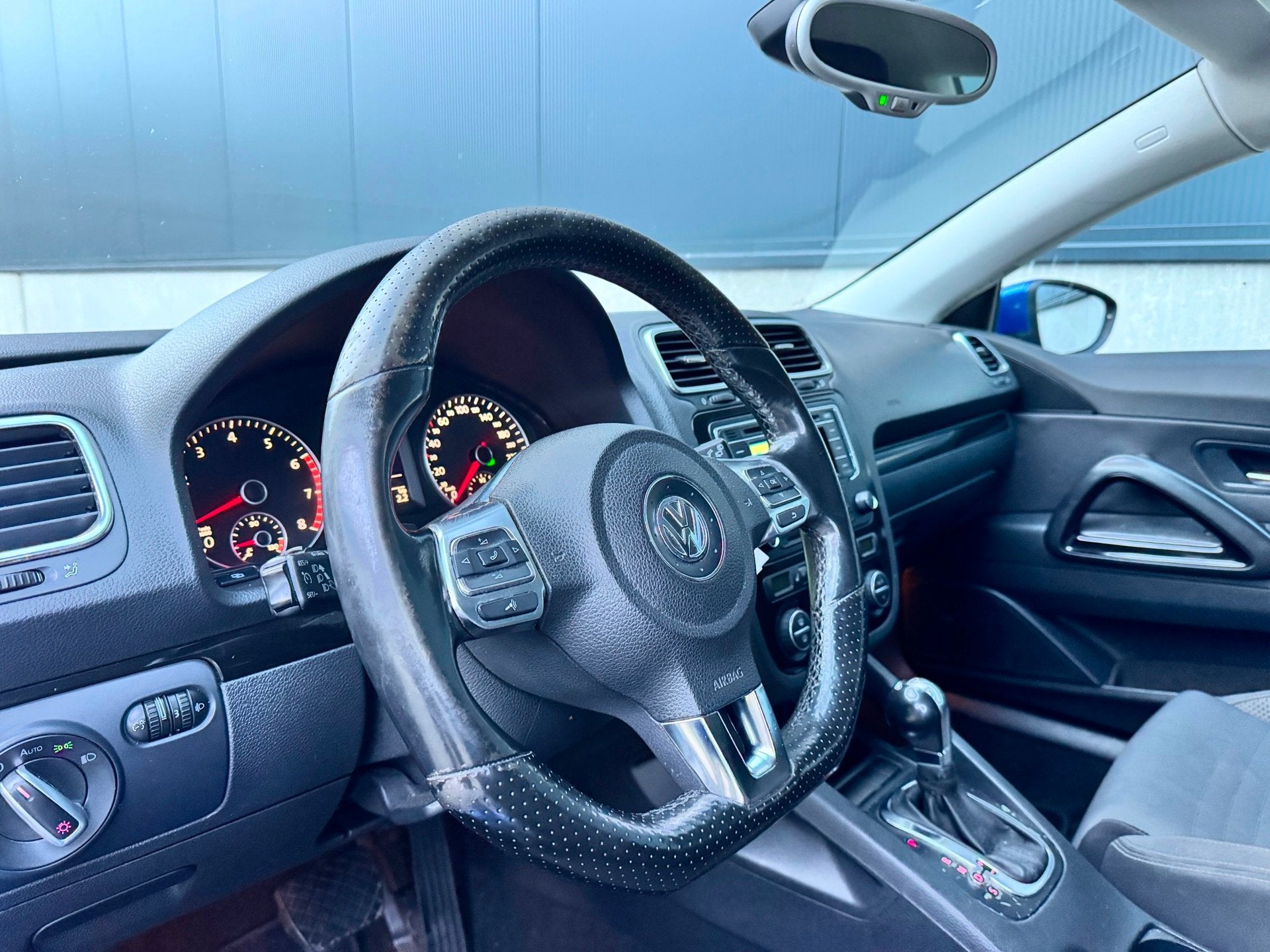 Volkswagen Scirocco 1.4 TSI|AUT|PSENSOR|STOELVERW|POP&BANGS|, Auto's, Gebruikt, 4 cilinders, Origineel Nederlands, Bedrijf