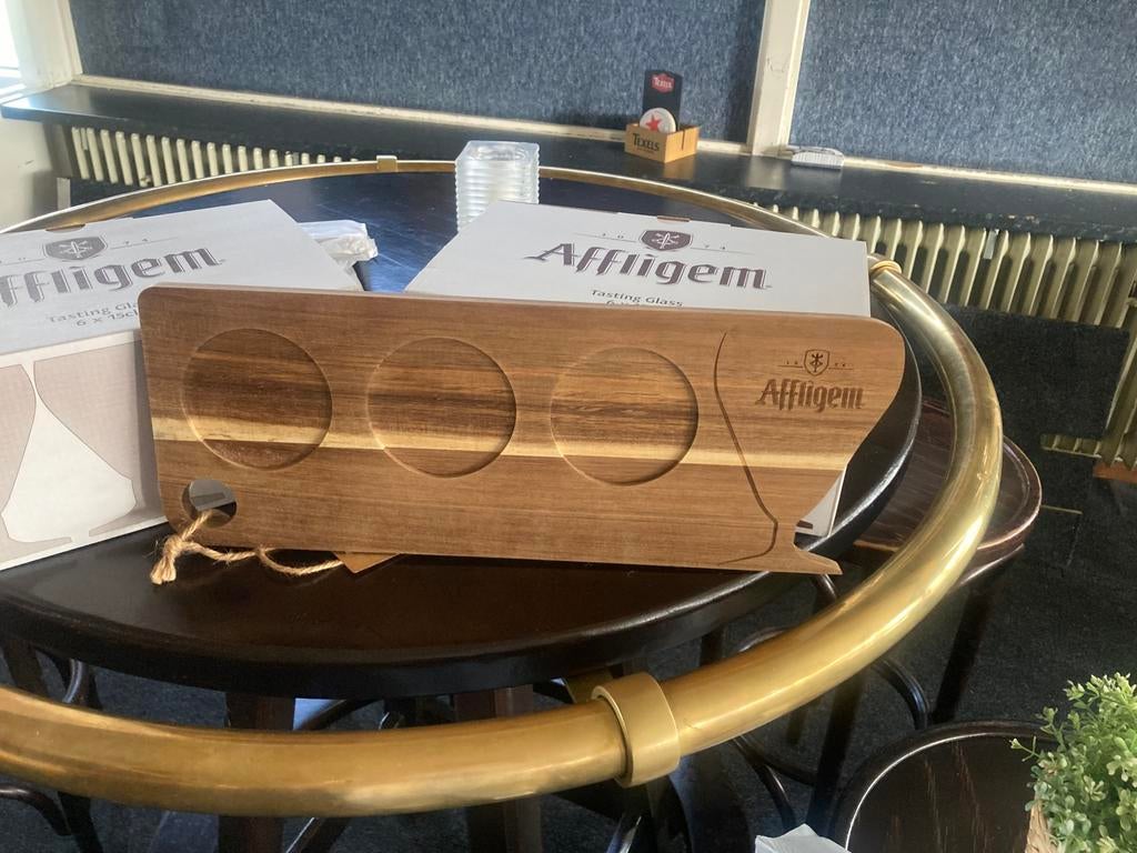 Affligem pakket glazen en proefplankjes, Verzamelen, Glas en Borrelglaasjes, Ophalen of Verzenden, Nieuw, Bierglas