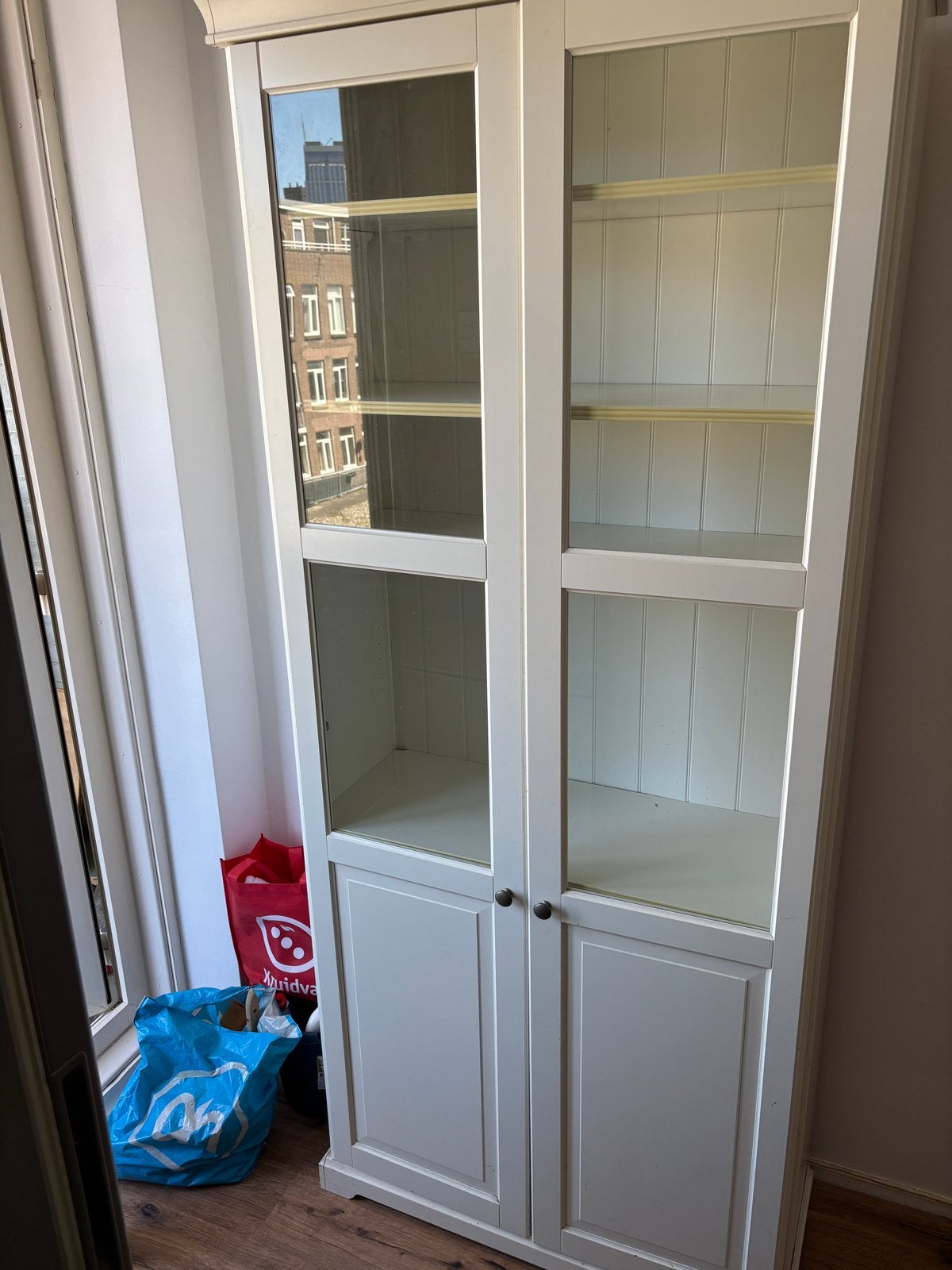 Witte vitrinekast met glazen deuren en planken, Huis en Inrichting, Kasten | Boekenkasten, Ophalen, Gebruikt, 200 cm of meer, 50 tot 100 cm