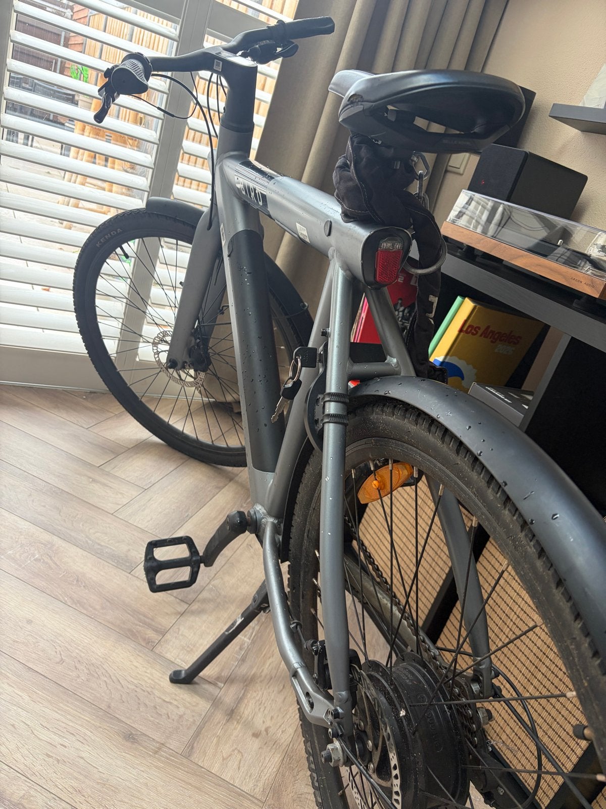 Bird e-bike met accuprobleem (laadt tot 40%), Fietsen en Brommers, Ophalen, Gebruikt, Minder dan 30 km per accu, Overige merken