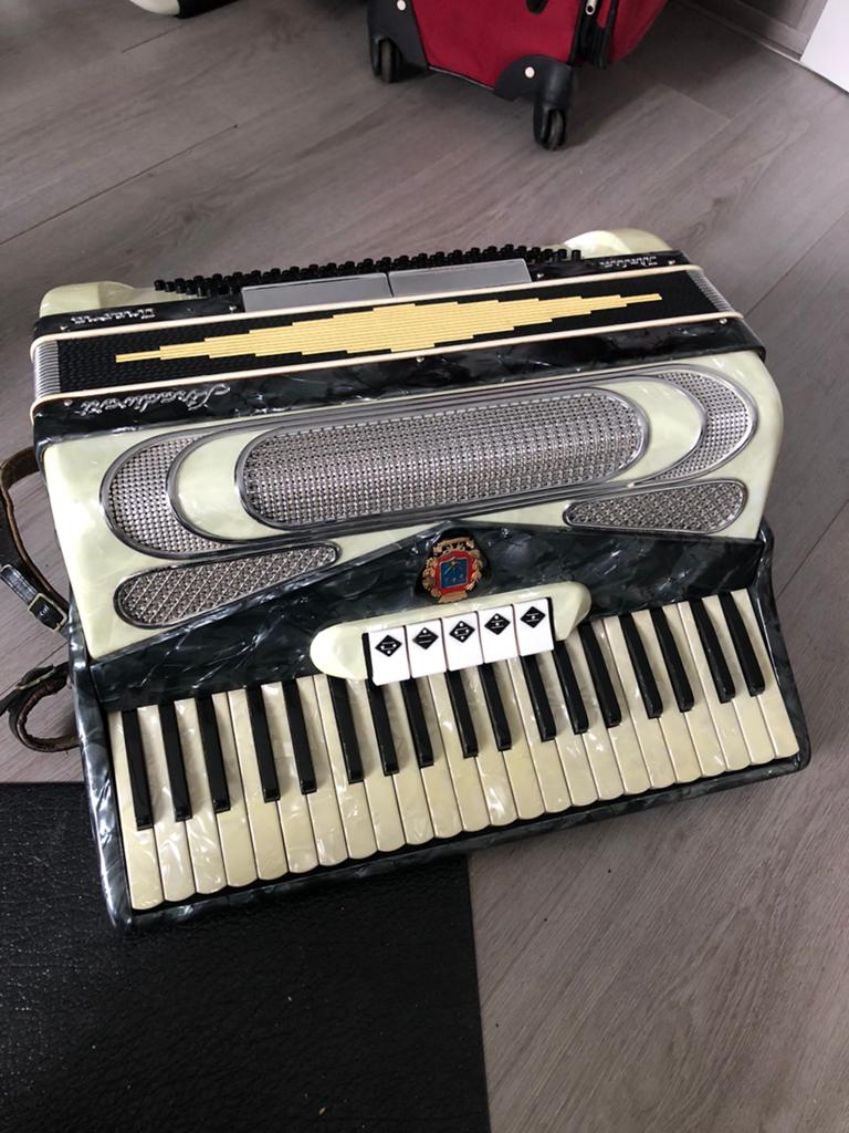 Stradivart Ancona accordeon, Muziek en Instrumenten, Accordeons, Ophalen of Verzenden, Gebruikt, 80-bas, Overige merken