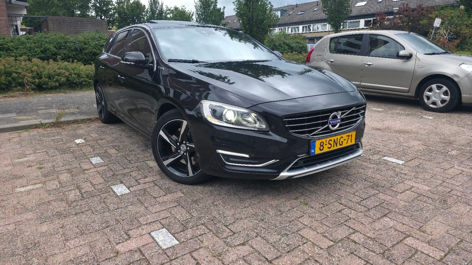 Volvo V60 D6 215pk Plug-in Hybrid 2013 Zwart, 1849 kg, 1800 kg, Zwart, Particulier
