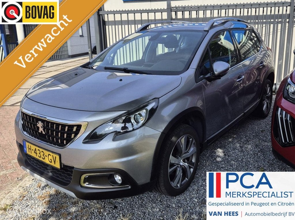 Peugeot 2008 1.2 PureTech Allure 110 PK navigatie halfleer c, Auto's, Peugeot, 1199 cc, 1165 kg, Leder en Stof, Bedrijf