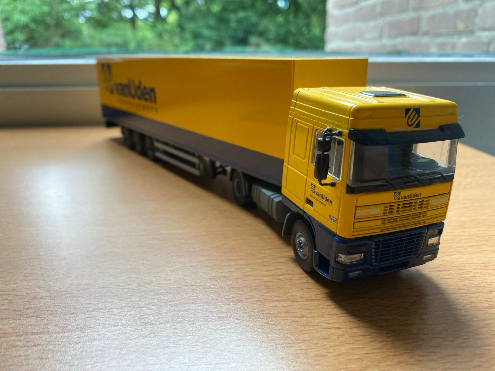 DAF XF Van Uden Food-Express modeltruck, Ophalen of Verzenden, Zo goed als nieuw, Bus of Vrachtwagen, Tekno
