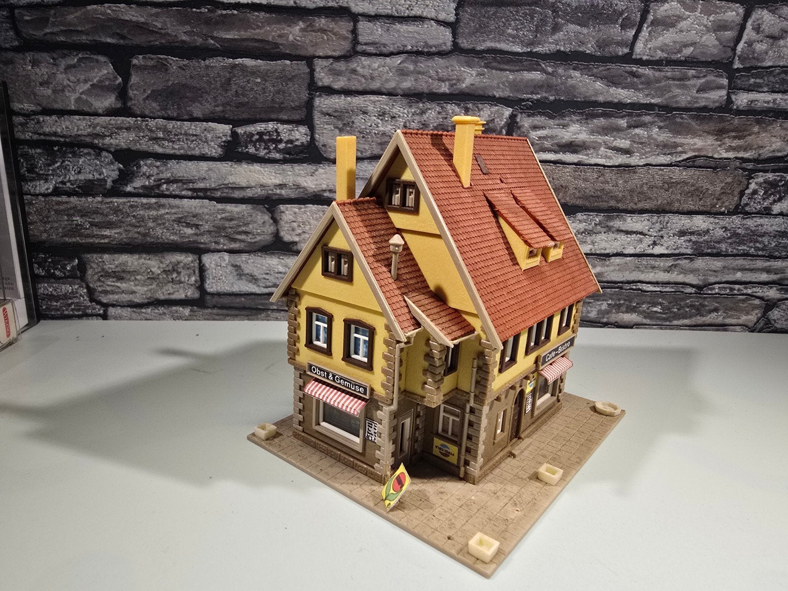 Vakwerkhuis bistro cafe N spoor trein 1:160, Hobby en Vrije tijd, Modeltreinen | N-Spoor, Overige merken, Gebruikt, Gelijkstroom of Wisselstroom