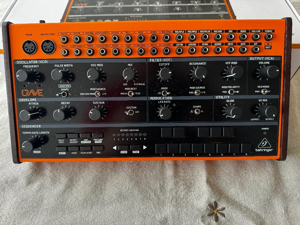 Behringer Crave, Overige merken, Zo goed als nieuw, Met midi-aansluiting, Overige aantallen