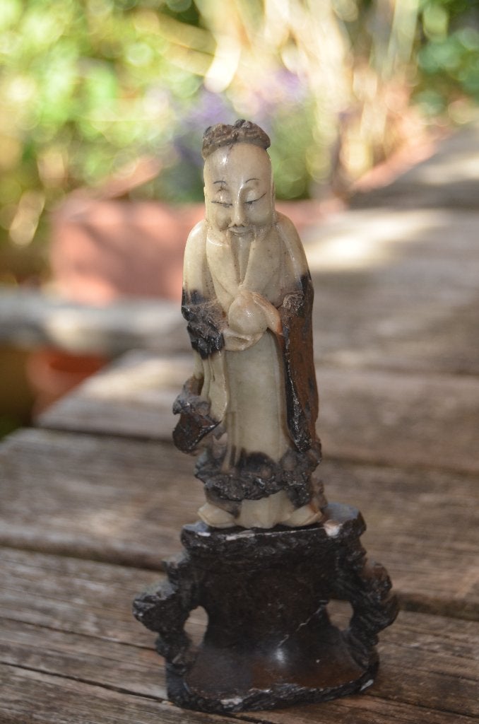 Spekstenen beeldje van een Chinese wijze, Ophalen of Verzenden, China, Meerkleurig, Steen/keramiek
