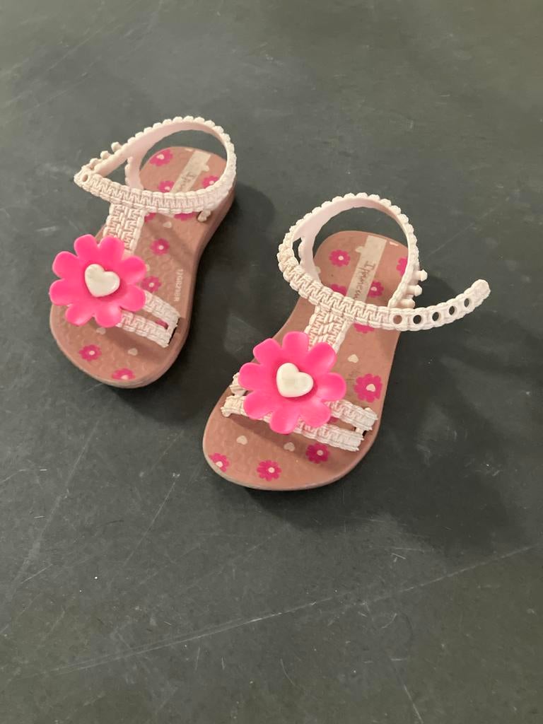 Ipanema sandalen maat 19/20met bloem, Meisje, Schoenen, Ophalen of Verzenden, Zo goed als nieuw