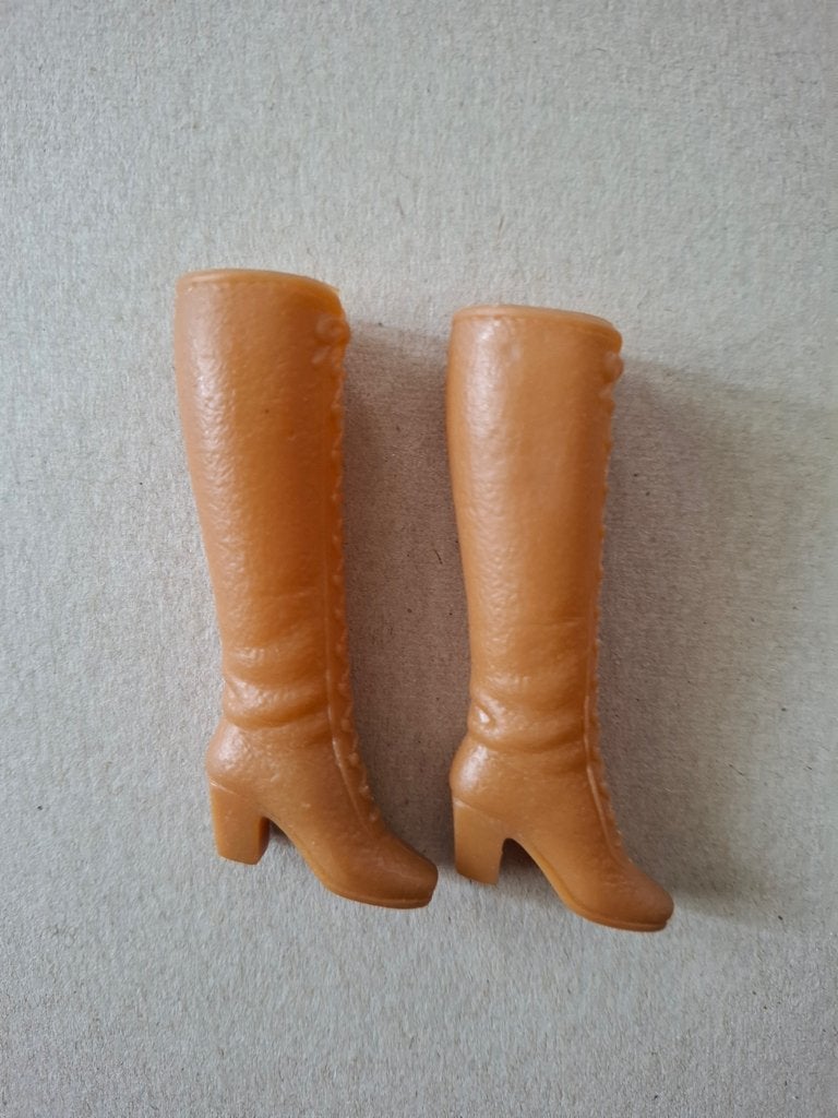 Vintage Barbie Korea laarzen jaren 70 / squishy boots, Ophalen of Verzenden, Gebruikt, Kleertjes