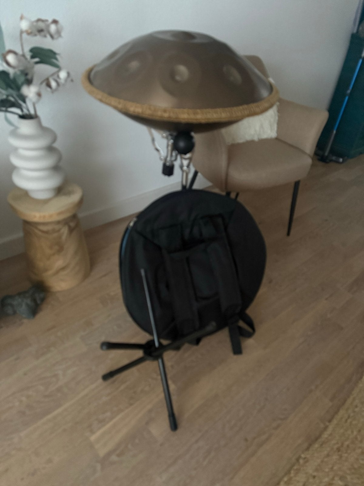 D mineur 9 handpan in nieuwstaat met standaard en tas, Ophalen of Verzenden, Zo goed als nieuw