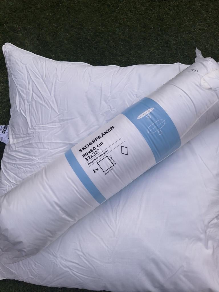 2x IKEA SKOGSFRÄKEN kussen 80x80 cm - Nieuw, Huis en Inrichting, Woonaccessoires | Kussens, Ophalen of Verzenden, Nieuw, Wit, Vierkant