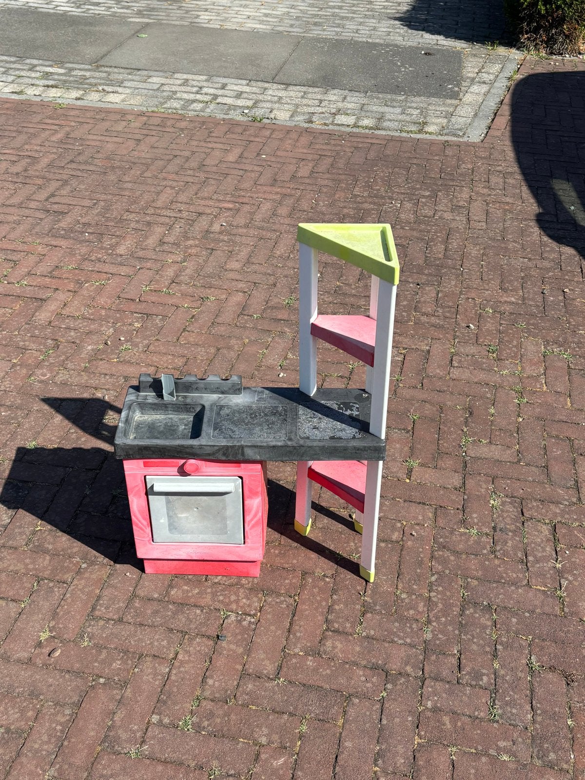 speelkeuken voor buiten GRATIS OPHALEN, Kinderen en Baby's, Speelgoed | Speelkeukens, Ophalen, Gebruikt, Kunststof, Speelkeuken