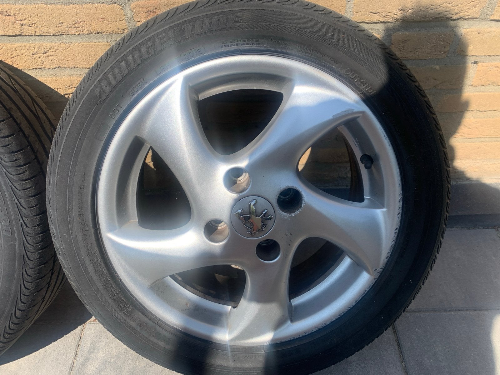 Peugeot velgen met Bridgestone zomerbanden, Ophalen, Gebruikt, 15 inch, Banden en Velgen