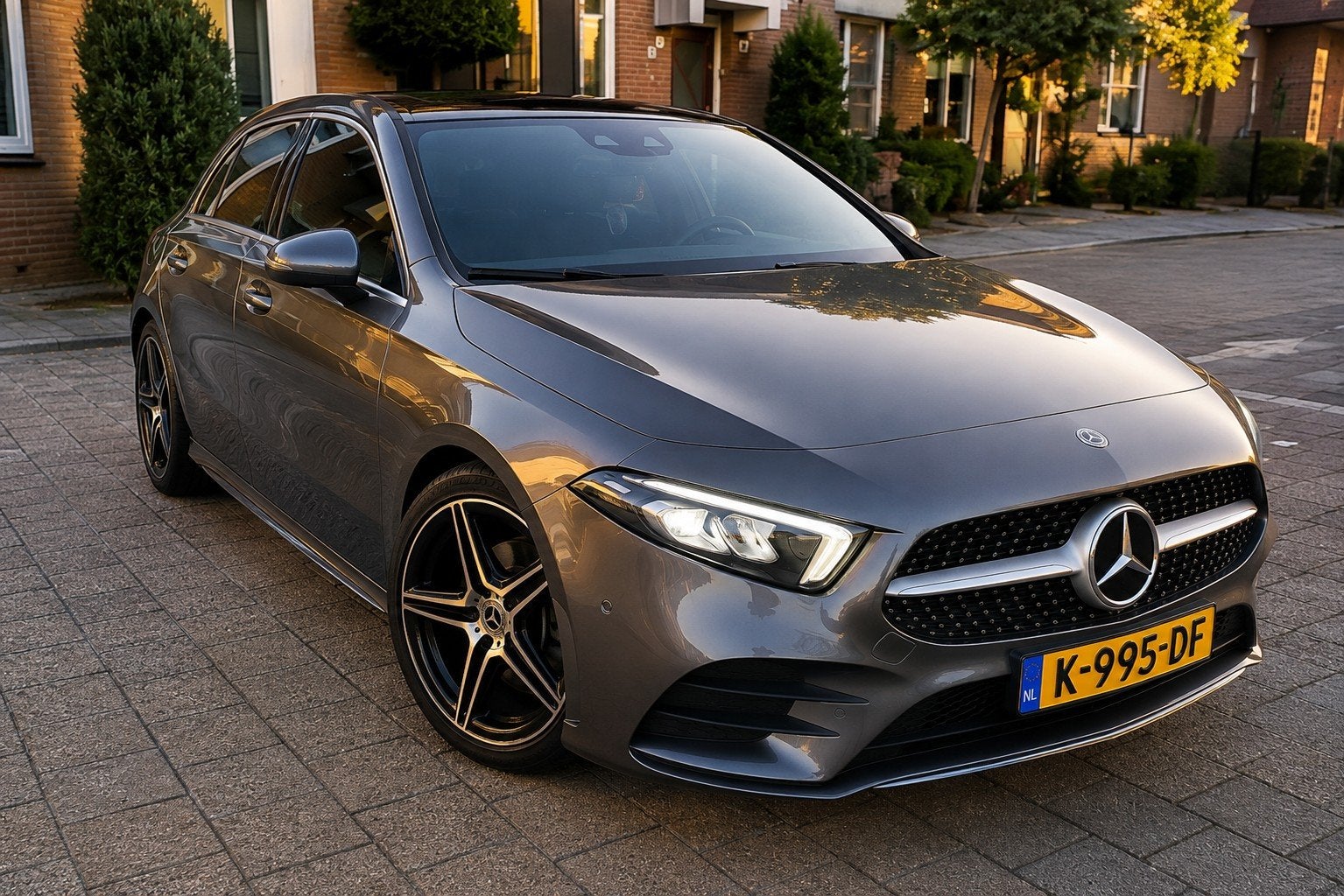 Mercedes-Benz A-Klasse A 180 136pk 7G-DCT 2020 Grijs, Auto's, 136 pk, 4 cilinders, Dealer onderhouden, Zilver of Grijs