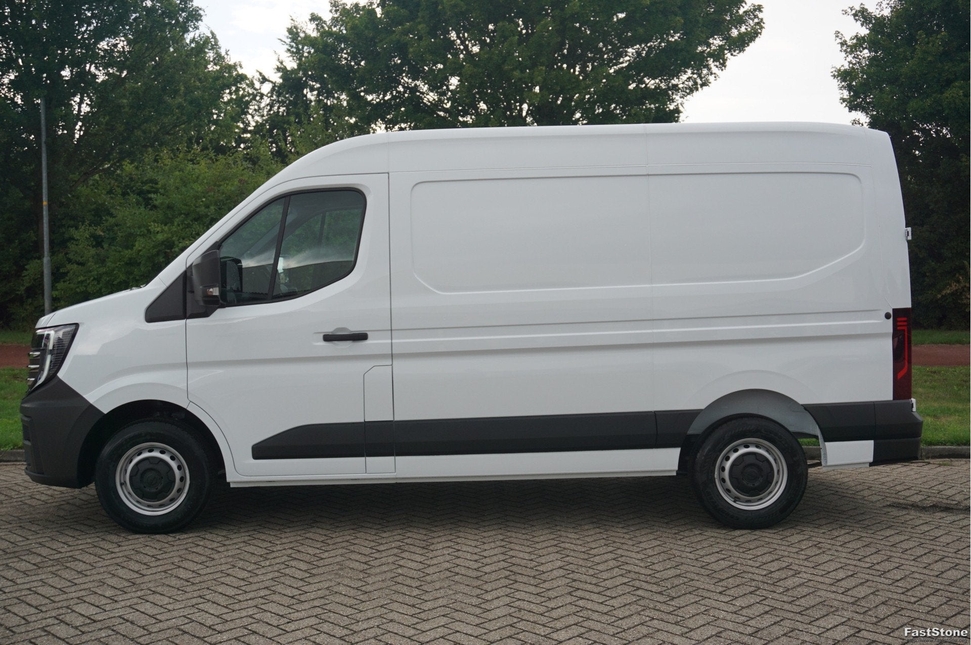Nissan Interstar 3.5T 130PK N-Connecta L2H2 BPM VRIJ! 10" R-, 1998 cc, Gebruikt, 4 cilinders, Parkeersensor