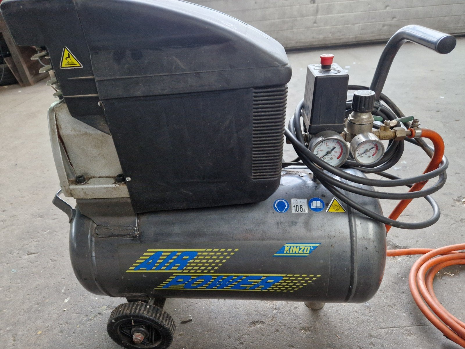 Compressor, Doe-het-zelf en Verbouw, Compressors, 25 tot 100 liter, Ophalen, Gebruikt, 200 tot 400 liter/min