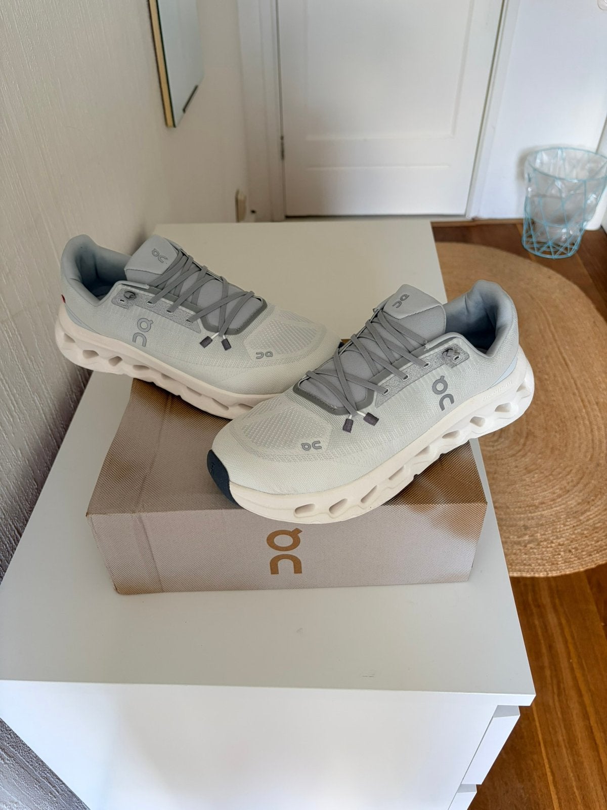 On cloud schoenen, Ophalen of Verzenden, Zo goed als nieuw