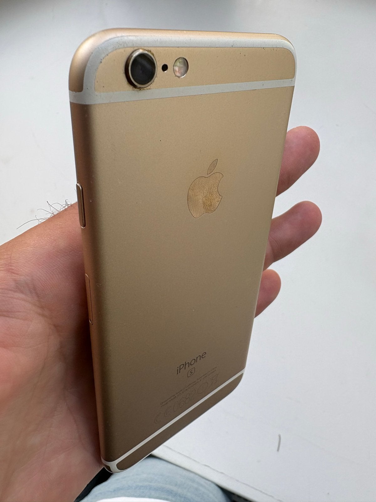 Goudkleurige iPhone 6S met gebarsten scherm, Telecommunicatie, Ophalen, 16 GB, Zonder simlock, Niet werkend