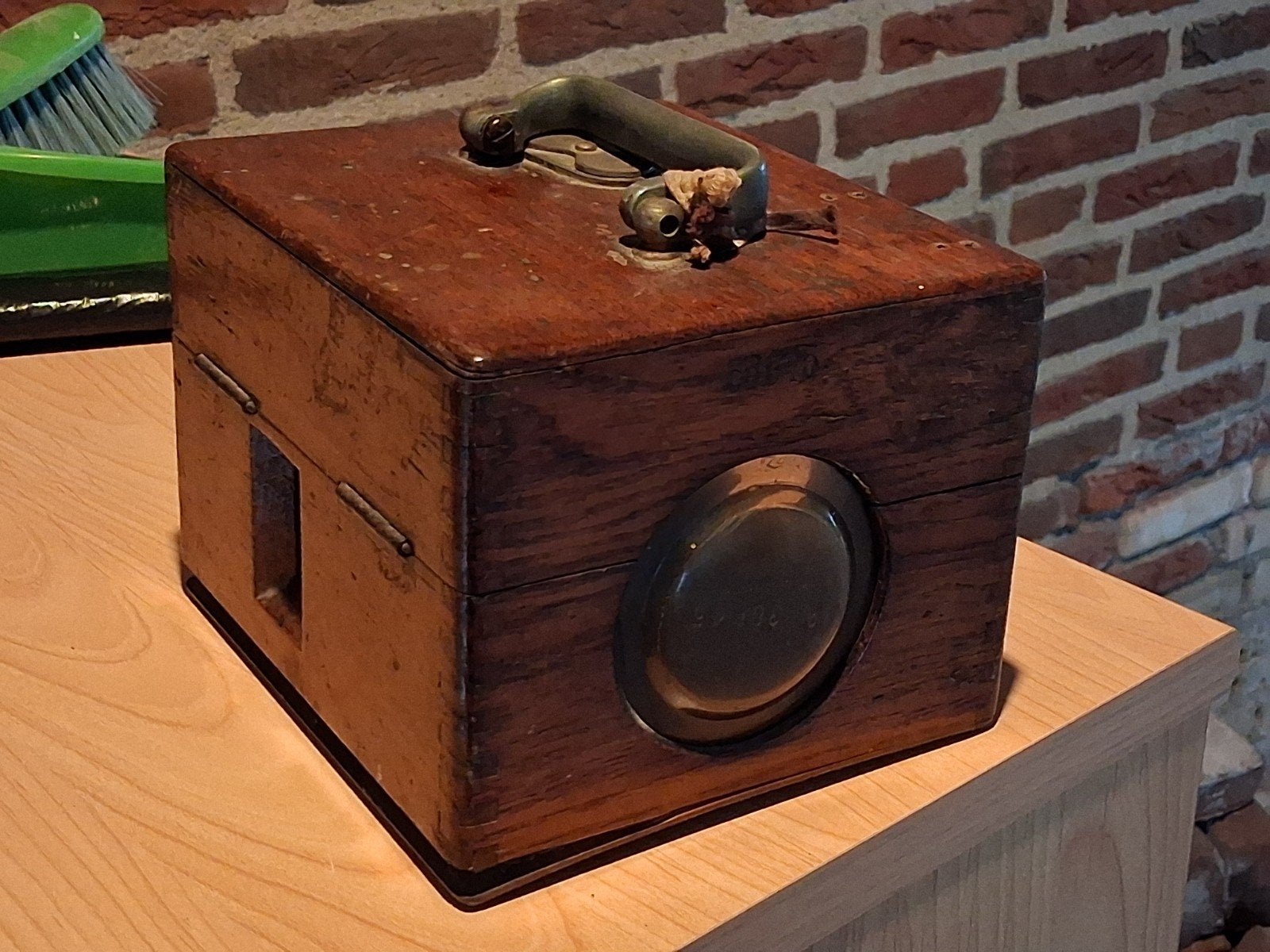Antieke houten behuizing voor duivenklok, Ophalen