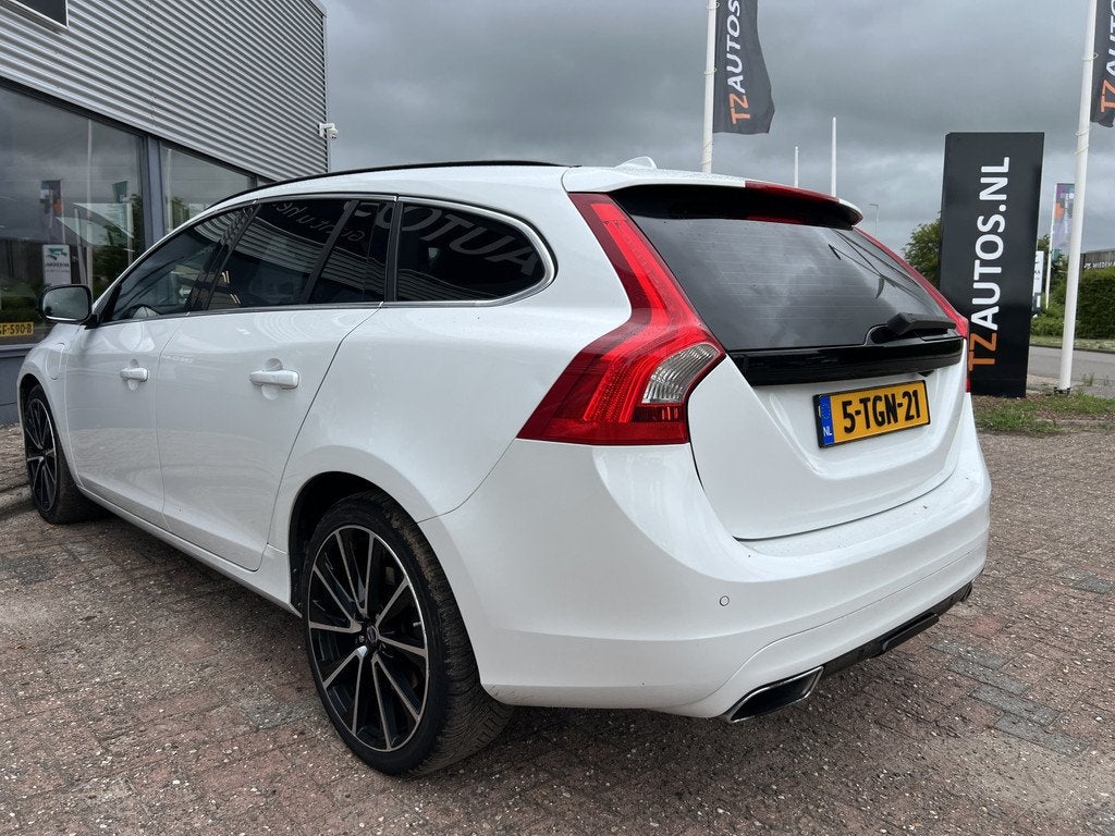 Volvo V60 2.4 D6 AWD Plug-In Hybrid Summum (bj 2014), Auto's, Automaat, Zwart, Automatische klimaatregeling, Wit