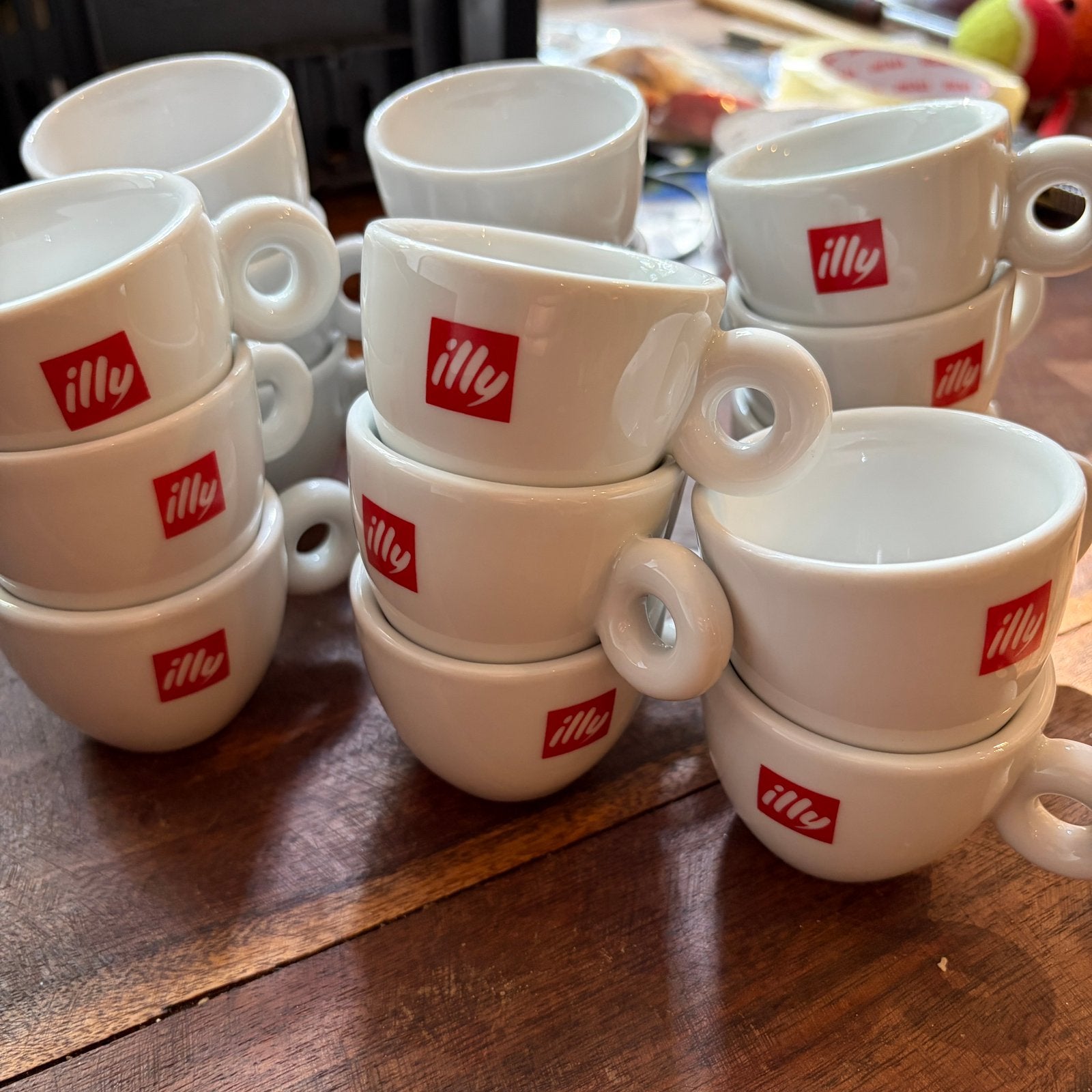17 illy espresso kopjes en 15 schotels, Ophalen of Verzenden, Zo goed als nieuw, Overige stijlen, Kop(pen) en/of Schotel(s)