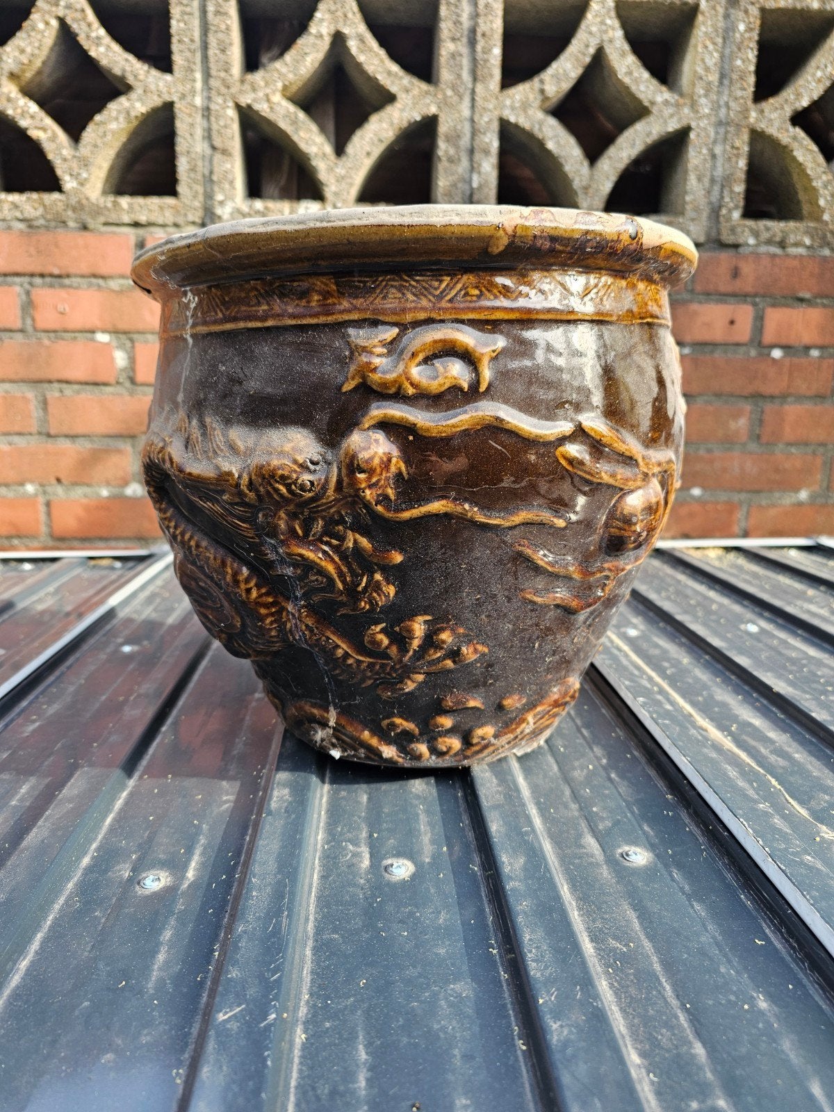 Mooie geglazuurde aardewerk pot met drakenreliëf, Ophalen of Verzenden