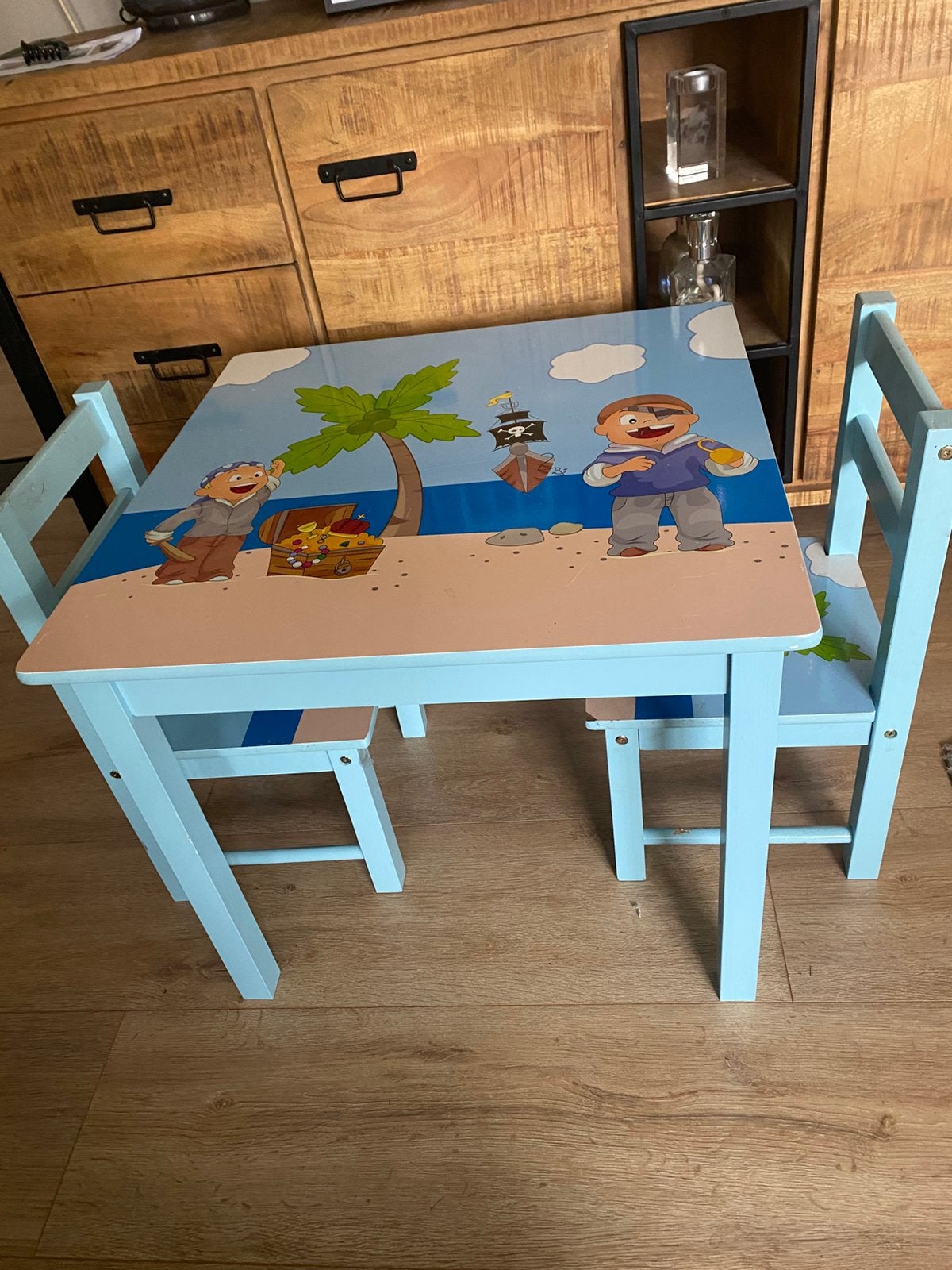 Leuke speeltafeltje met 2 stoeltjes, Ophalen, Zo goed als nieuw