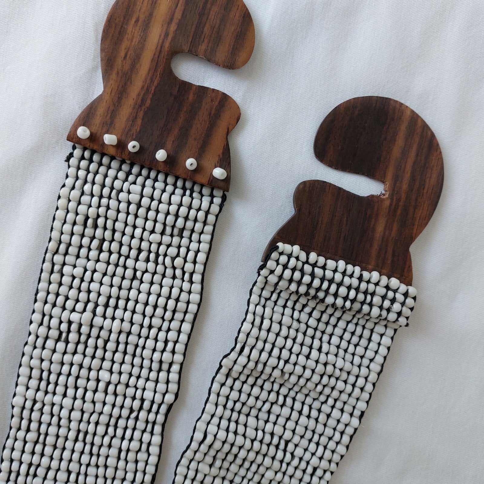 Elastiek riem ,wit met houten sluiting, Ophalen of Verzenden, Nieuw, Wit, 100 cm of meer
