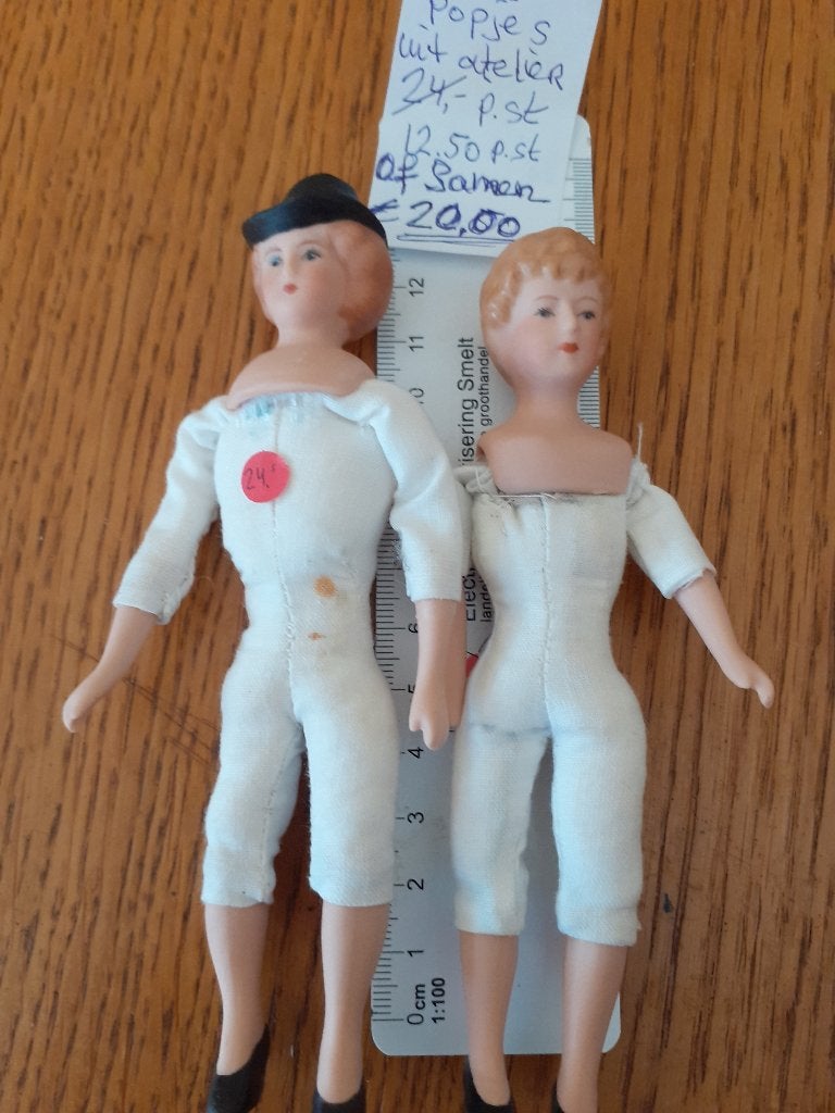SET 2 heel oude popjes :ooit gekocht v. atelier,  als nieuw, Ophalen of Verzenden, Nieuw, Popje