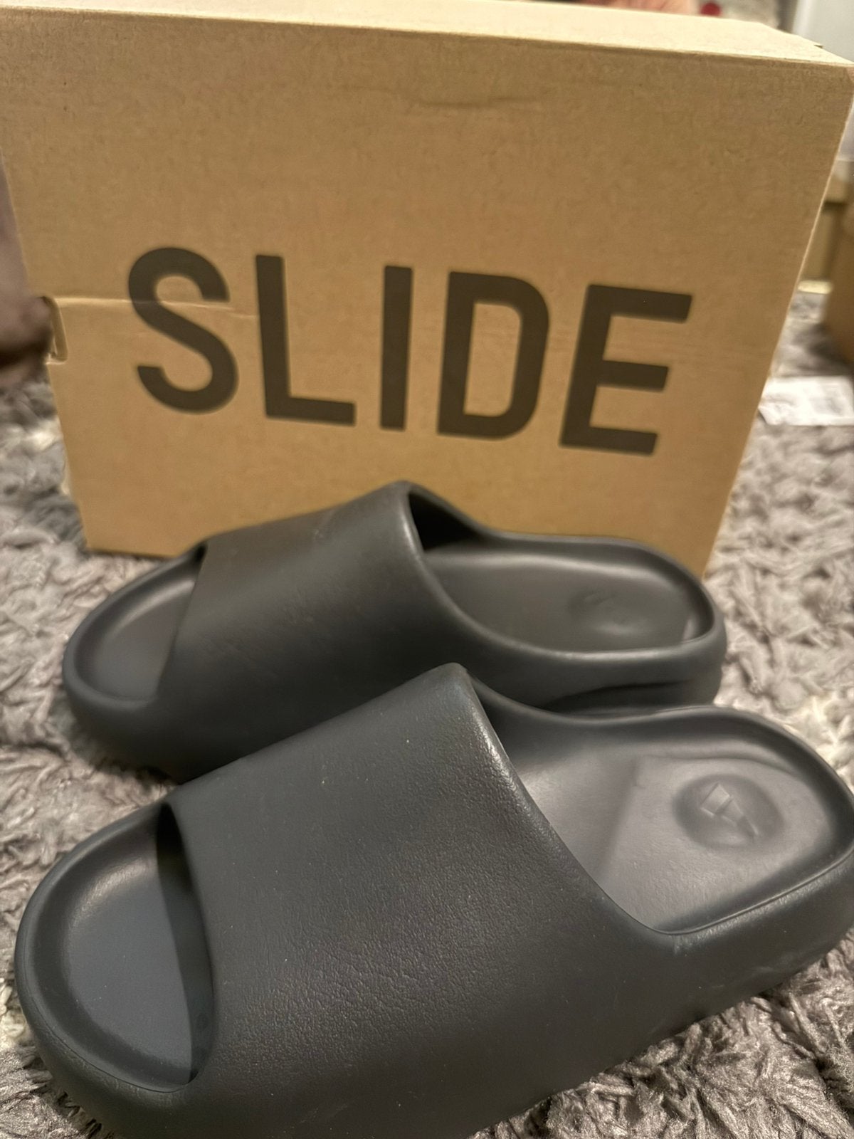 Yeezy slides, Kleding | Heren, Schoenen, Slippers, Zwart, Ophalen of Verzenden, Zo goed als nieuw