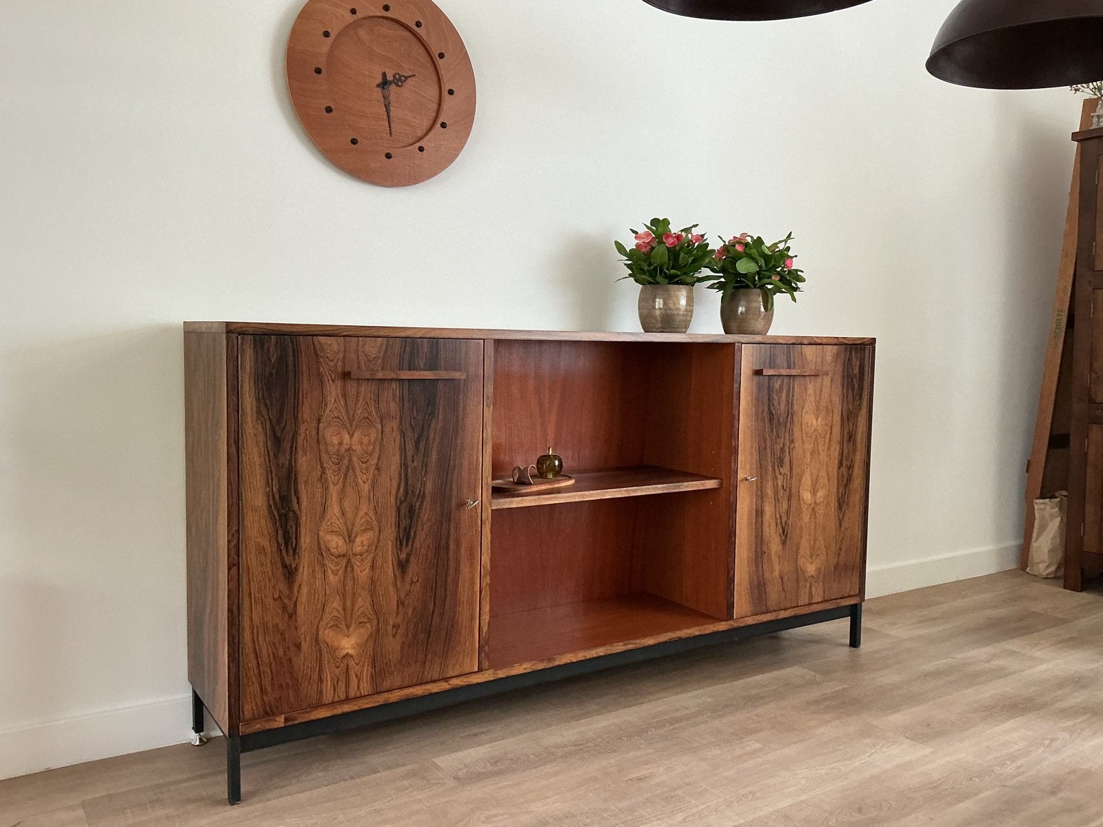 Vintage Dressoir kast met edel fineer op metalen frame, Ophalen