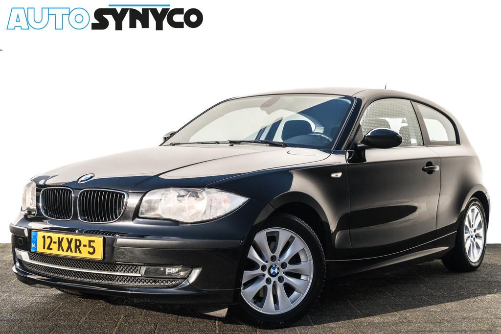 BMW 1-serie 118d Business Line | Trekhaak | Airco | Navi | O, Auto's, BMW, 1-Serie, Euro 5, Zwart, 4 stoelen