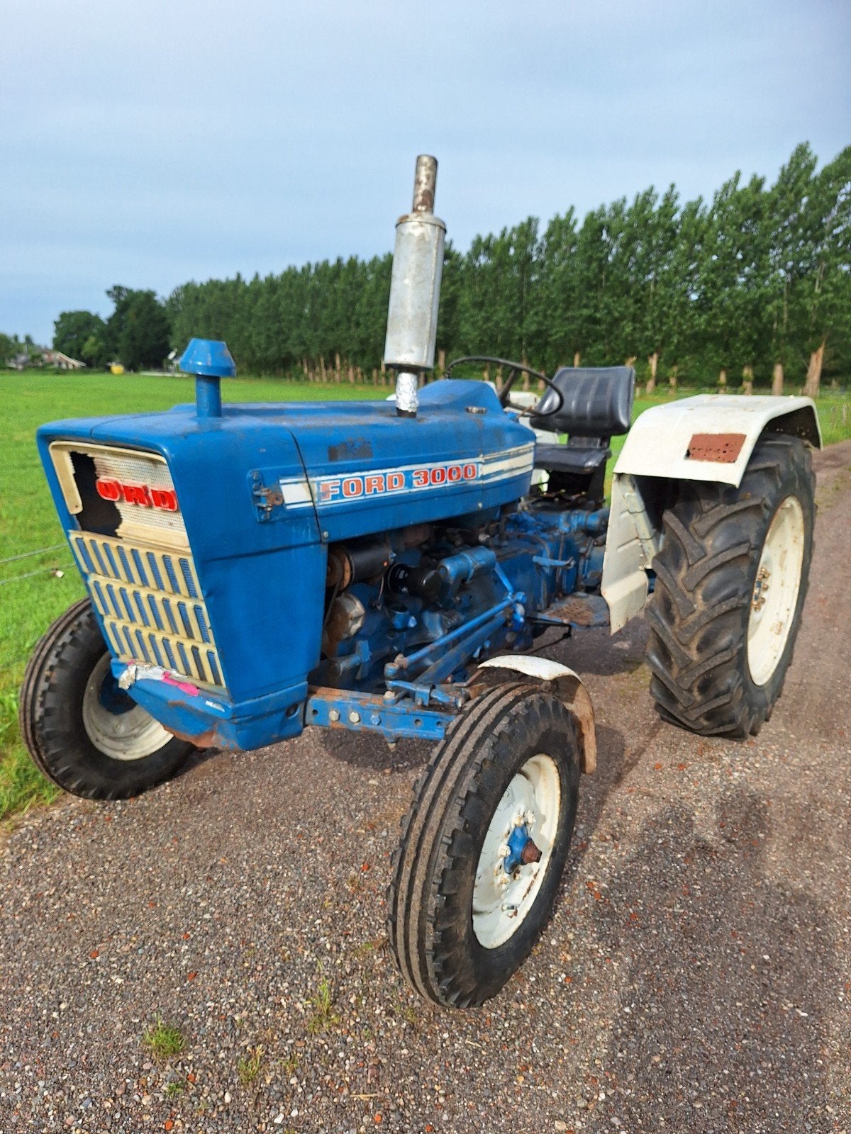 Ford 3000 & Grondbak 2 m breed, Gebruikt, Tot 2500, Ophalen of Verzenden, Ford
