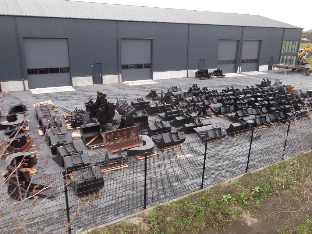 Nieuwe graafbakken/puinbakken/ rippers metS60 ophanging, Ophalen, Graafmachine