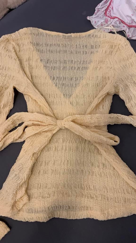 Gina Tricot Crinkle Wrap Top - Crème/Beige, Kleding | Dames, Tops, Beige, Ophalen of Verzenden, Zo goed als nieuw, Lange mouw