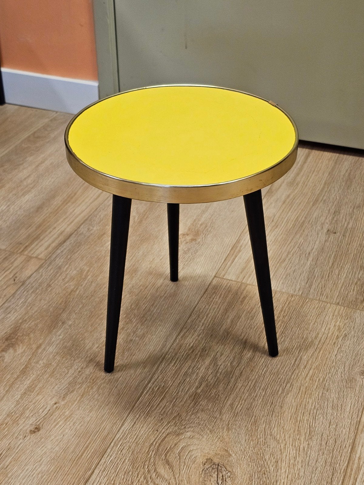 Vintage Geel Plantentafeltje Tafeltje Bijzettafeltje Tafel, Verzamelen, Retro, Ophalen of Verzenden, Huis en Inrichting