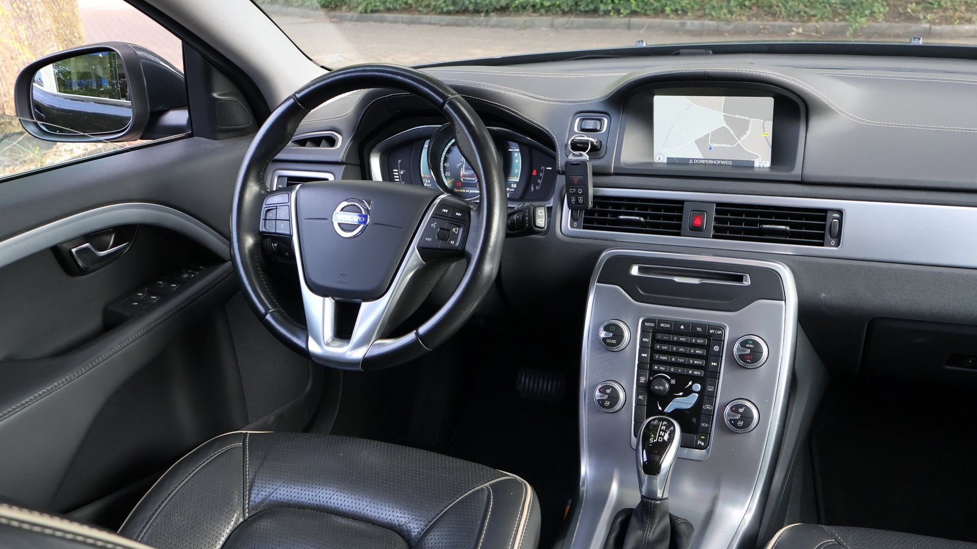 Volvo V70 2.0 T4 Inscription Edition|Leder|Dakje|PDC|Memory|, Gebruikt, 1969 cc, 1600 kg, 93 €/maand