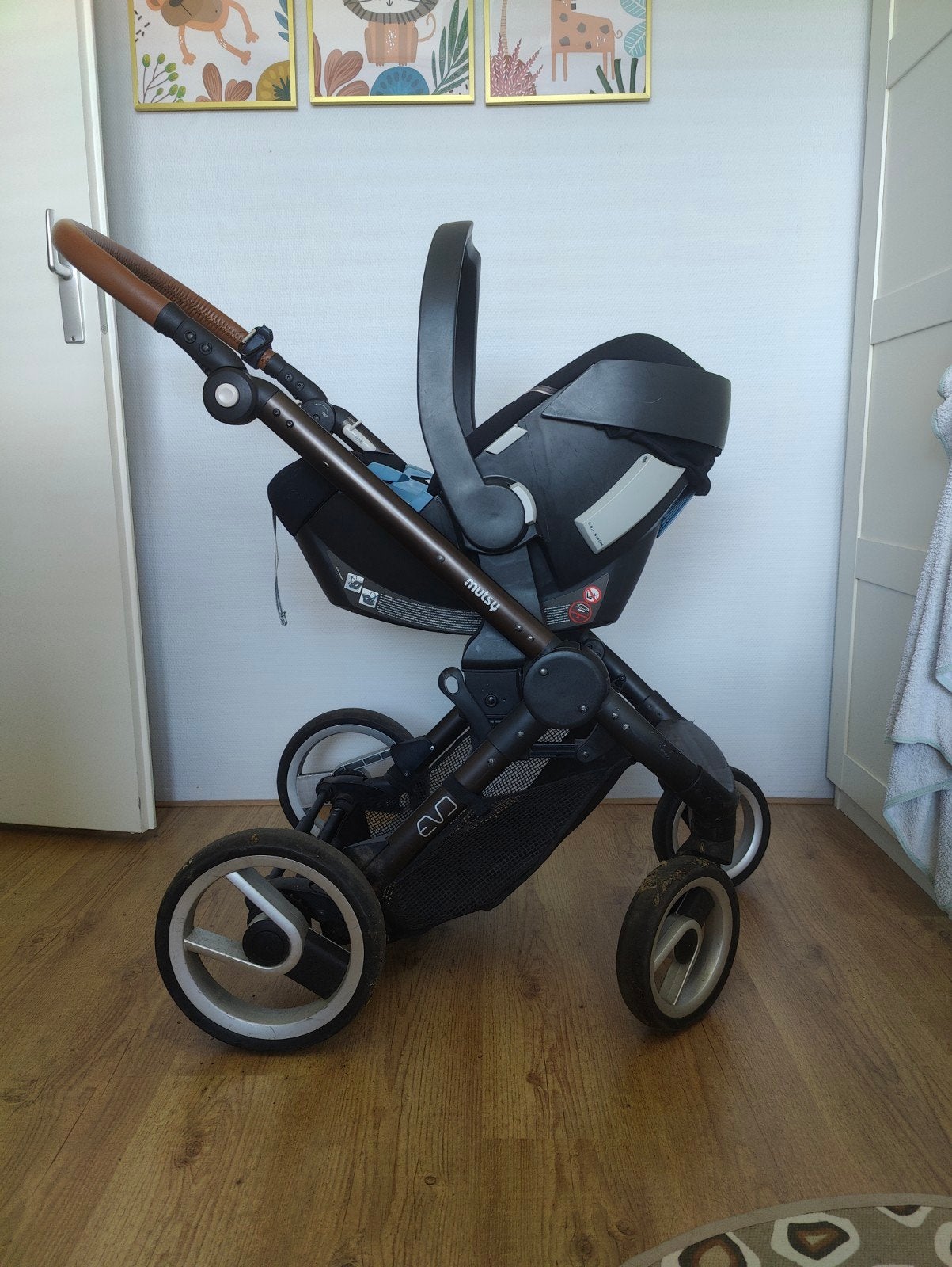 Mutsy Evo Kinderwagen met Reiswieg, Maxicosi en Accessoires, Ophalen, Gebruikt, Met autostoeltje, Combiwagen