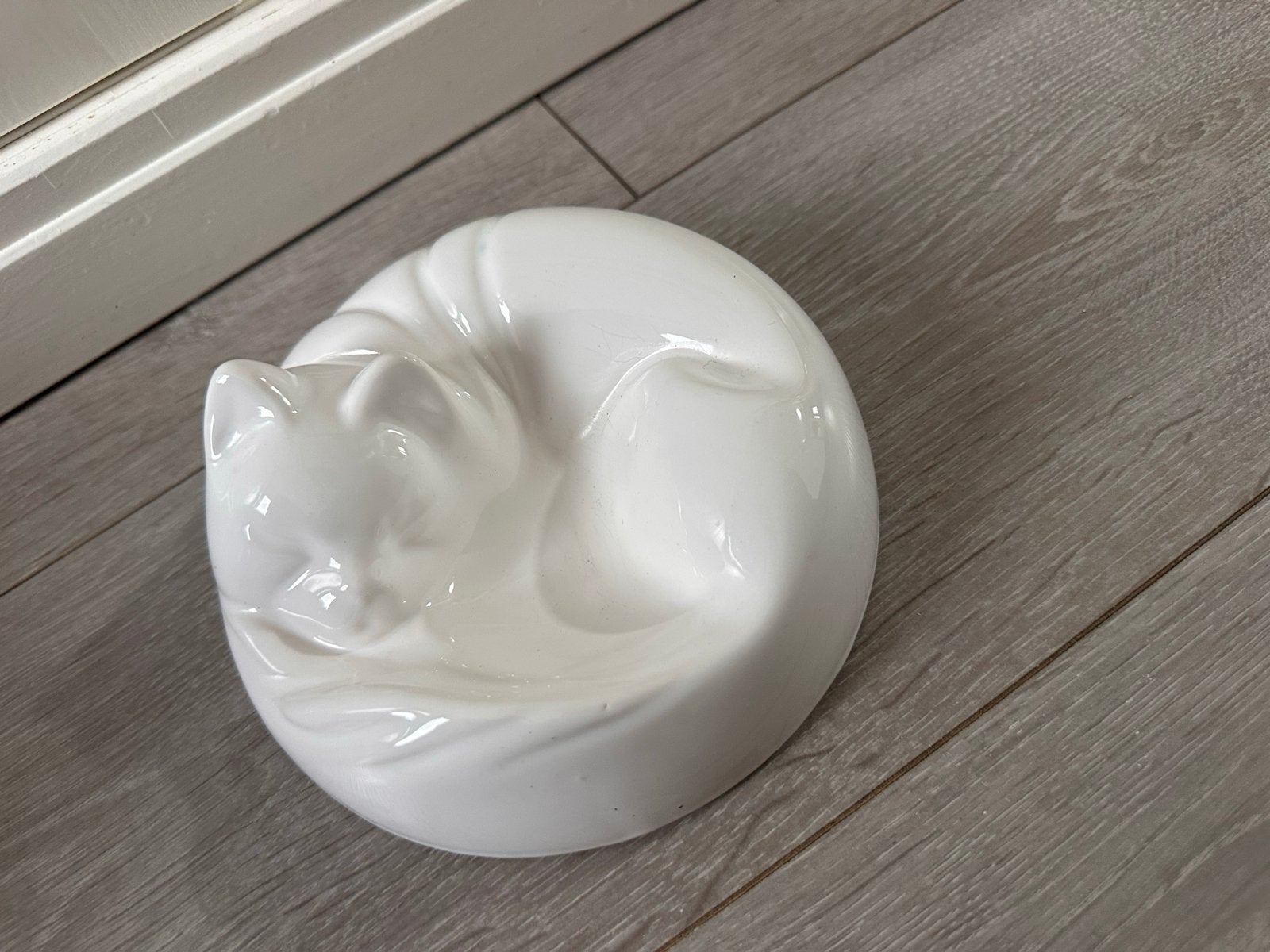 Witte katten asbak - decoratief en uniek, Ophalen of Verzenden, Gebruikt, Wit, Steen/keramiek