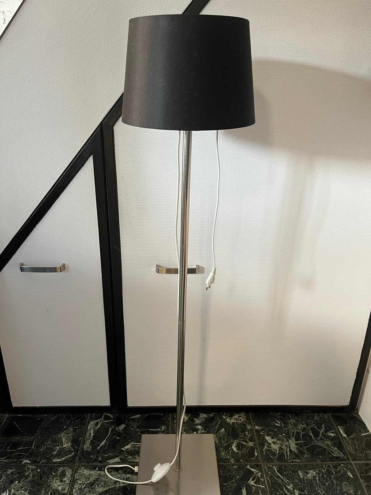 2x Staande lamp met zwarte kap1.25 hoog, Huis en Inrichting, Lampen | Vloerlampen, Gebruikt, 150 tot 200 cm, Metaal, E27 (groot)