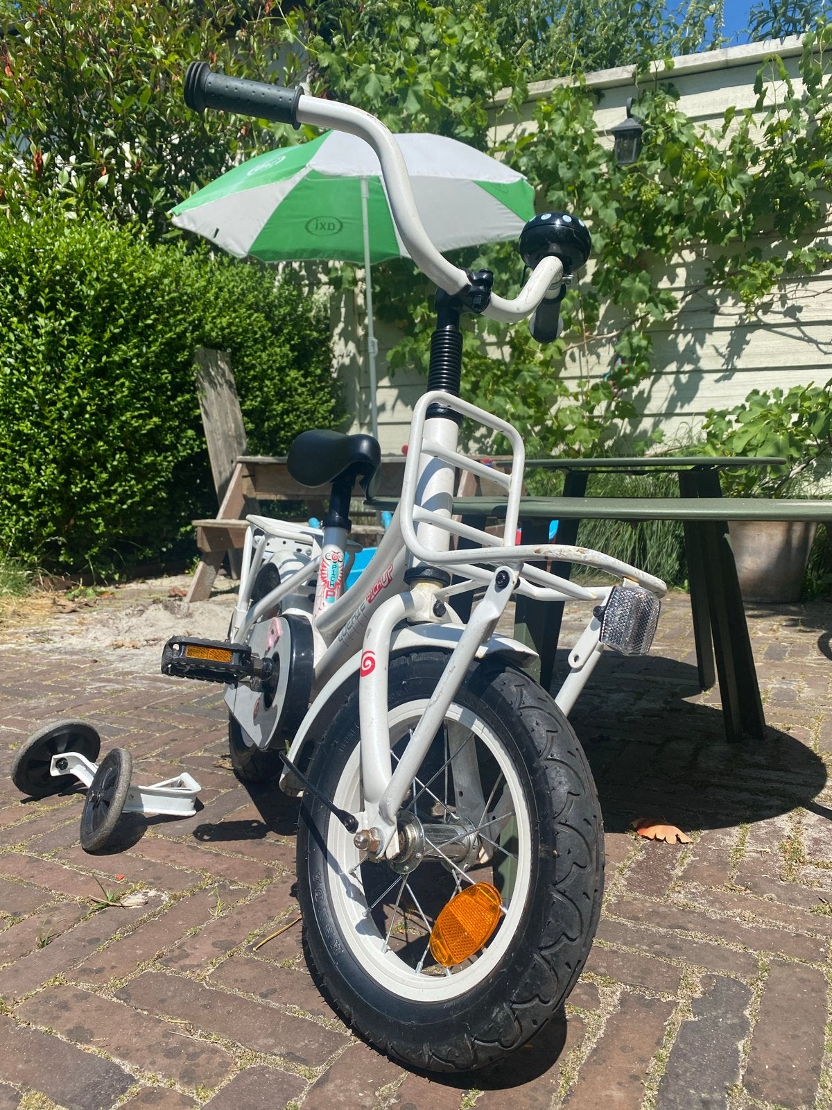 Loekie 12 inch kinderfiets met zijwieltjes, Fietsen en Brommers, Fietsen | Kinderfietsjes, Ophalen, Terugtraprem, Zijwieltjes