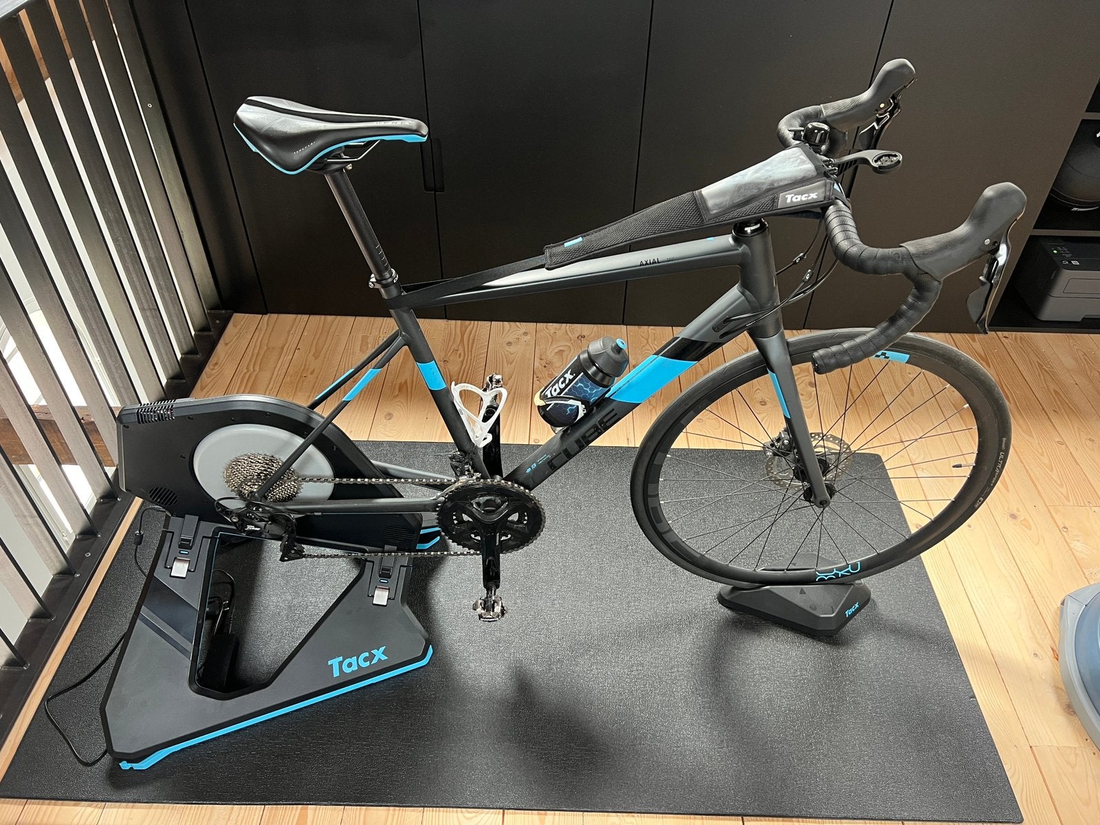 Tacx Neo 2T Smart T2875 incl motion plate, Ophalen, Zo goed als nieuw, Overige typen