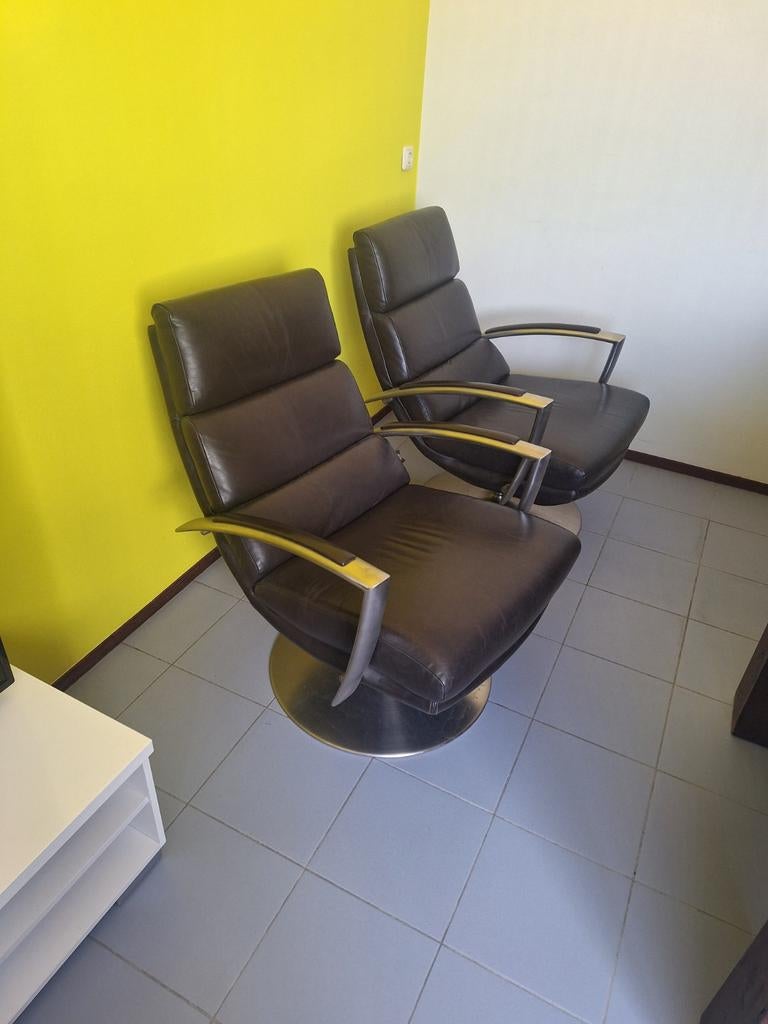 Twee H&H fauteuils, bruin leer, draaibaar, Ophalen, Gebruikt, Twee, Bruin