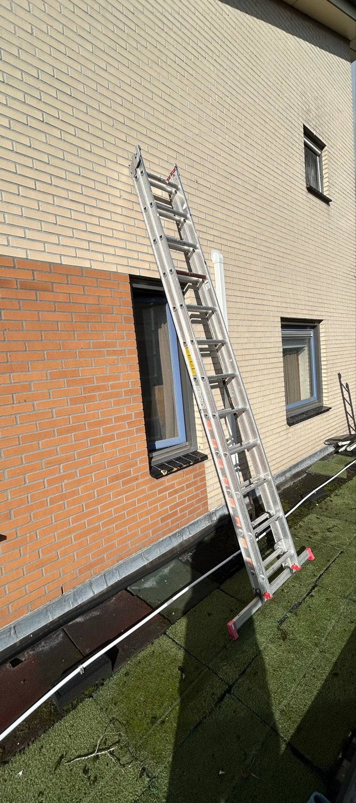 Aluminium uitschuifbare Altrex ladder - 2x12 sporten, max 6m, Doe-het-zelf en Verbouw, Ophalen, Gebruikt, Ladder, Opvouwbaar of Inschuifbaar