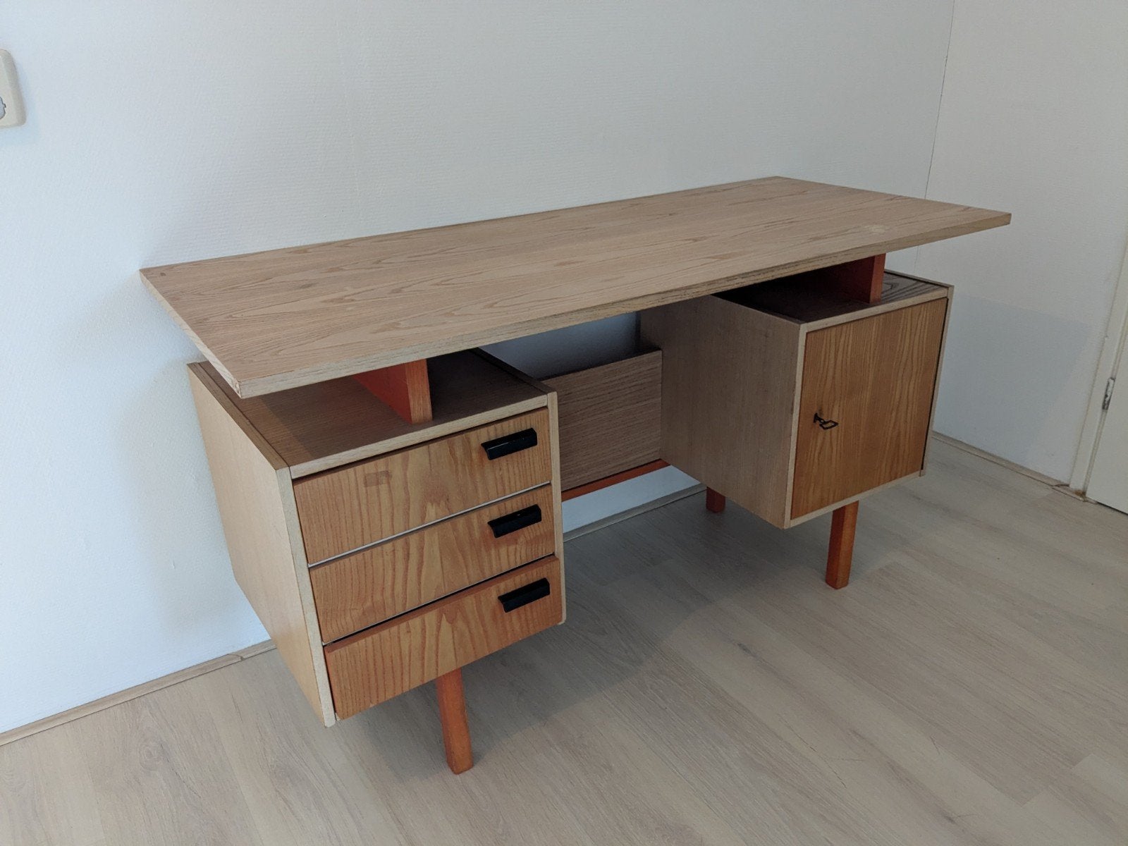 vintage bureau jaren 60, Ophalen, Gebruikt, 135 cm, Hout