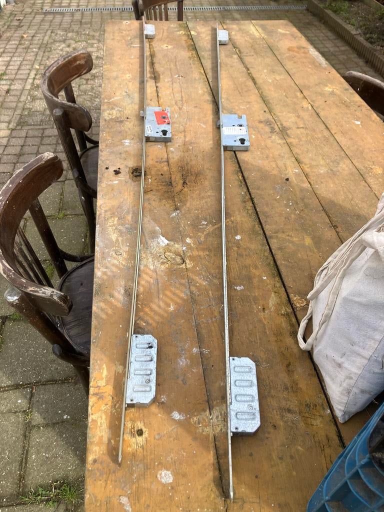 2x Driepuntslot zonder cilinders - 1770x73mm, Ophalen of Verzenden, Zo goed als nieuw, Overige materialen, Slot