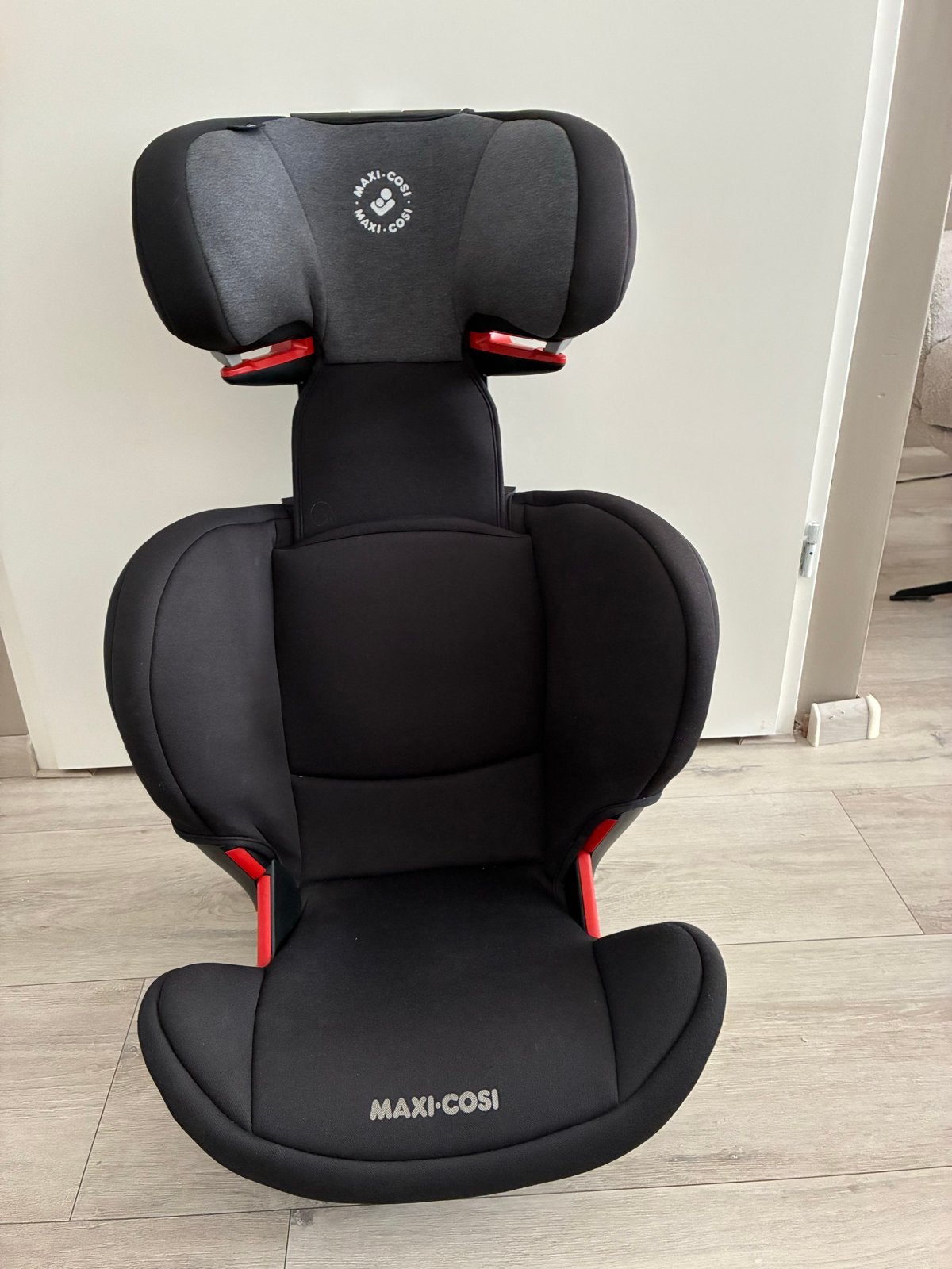 Foto 3 van Maxi-Cosi RodiFix  autostoel - Zwart